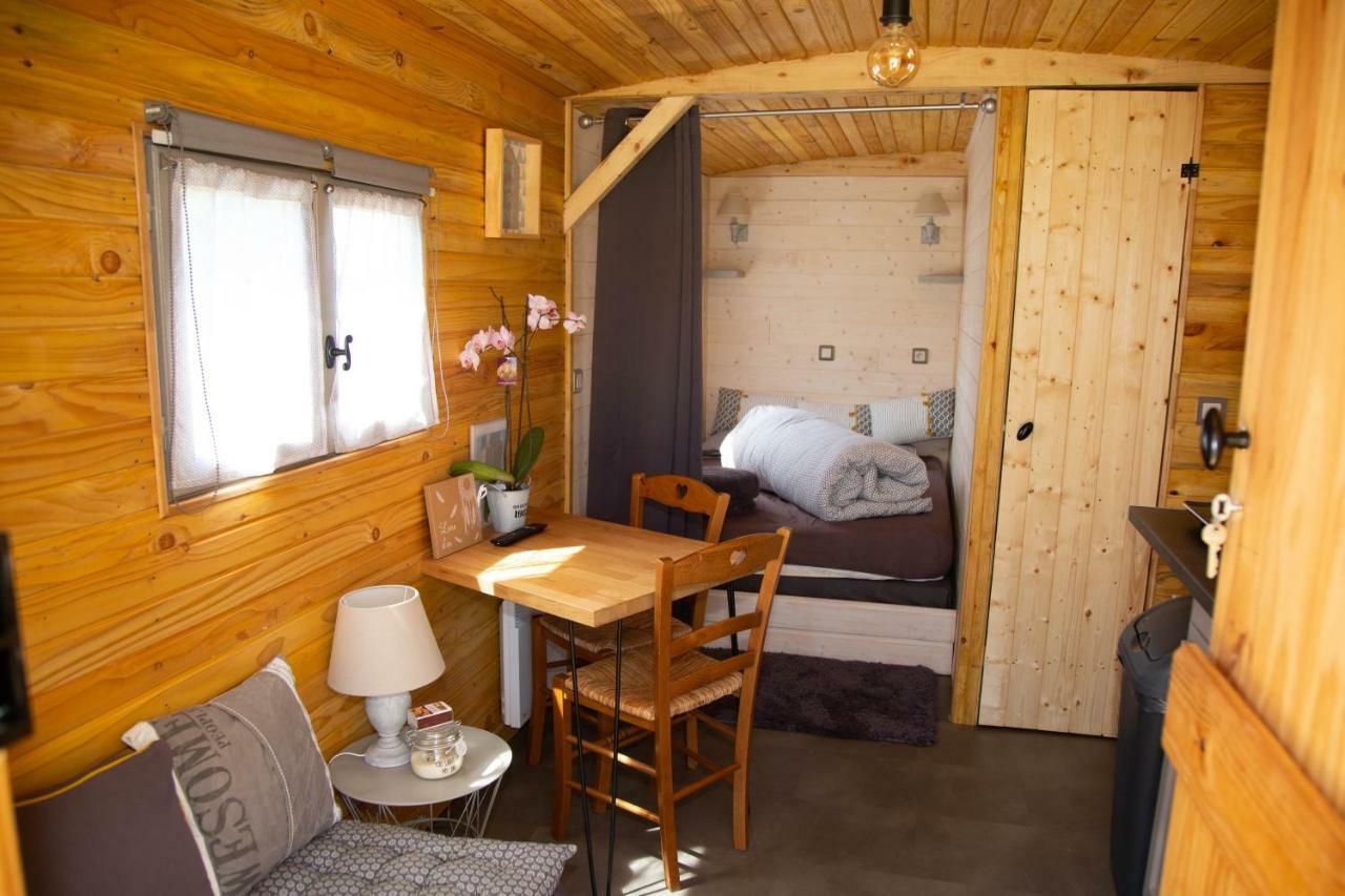 La Maison Du Bonheur Roulotte Guest House Saint-Ouen-sous-Bailly Bagian luar foto